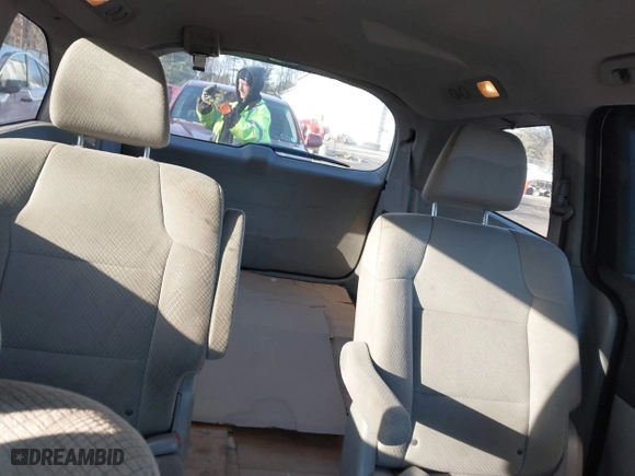 2014 Honda Odyssey LX with VIN 5FNRL5H24EB001131, listed as a IAAI auction lot 41753911 with 238,080 mi miles. Bid and sale history available at carsss.com. Image 8.