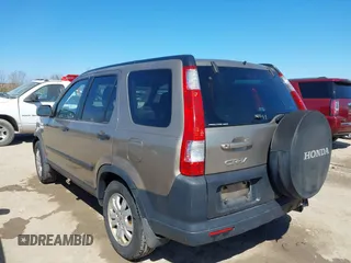 2006 Honda CR-V EX with VIN JHLRD78876C024692, listed as a IAAI auction lot 42052263 with 220,214 mi miles and . Bid and sale history available at carsss.com. Image 3.
