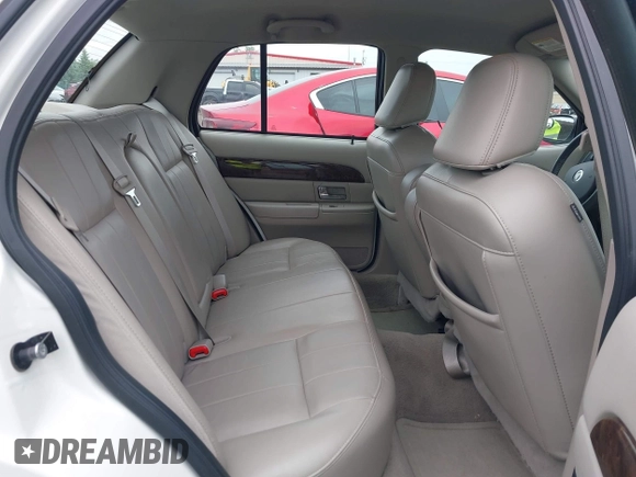 2010 Mercury Grand Marquis LS z VIN 2MEBM7FV0AX631065, wystawiony jako IAAI lot #42310115 z przebiegiem 67 110 mil mil oraz . Historia ofert i sprzedaży dostępna na DreamBid. Obrazek 8.