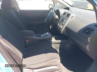 2015 Nissan LEAF S z VIN 1N4AZ0CP1FC333386, wystawiony jako IAAI lot #42344111 z przebiegiem 106 382 mil mil oraz . Historia ofert i sprzedaży dostępna na DreamBid. Obrazek 5.