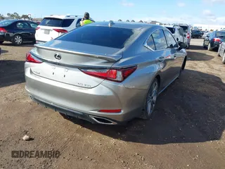 2019 Lexus ES with VIN 58ABZ1B17KU030705, listed as a IAAI auction lot 41754152 with 41,069 mi miles. Bid and sale history available at carsss.com. Image 4.