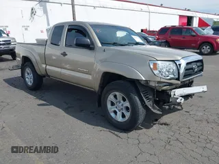 2006 Toyota Tacoma PreRunner with VIN 5TETU62N36Z164347, listed as a IAAI auction lot 41862319 with 395,554 mi miles. Bid and sale history available at carsss.com. Image 1.