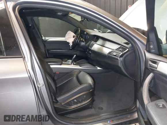 2014 BMW X6 50i z VIN 5UXFG8C55EL592995, wystawiony jako IAAI lot #41724960 z przebiegiem 137 112 mil mil oraz . Historia ofert i sprzedaży dostępna na DreamBid. Obrazek 5.