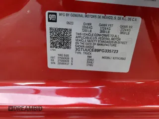 2023 GMC Sierra 1500 Elevation z VIN 3GTUUCE89PG335723, wystawiony jako Copart lot #85942744 z przebiegiem 19 582 mil mil oraz Szkoda całkowita • Salvage title. Historia ofert i sprzedaży dostępna na DreamBid. Obrazek 12.