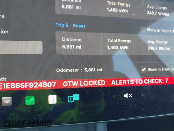 2025 Tesla Model 3 Long Range z VIN 5YJ3E1EB6SF924607, wystawiony jako IAAI lot #42255758 z przebiegiem 5 881 mil mil oraz . Historia ofert i sprzedaży dostępna na DreamBid. Obrazek 14.