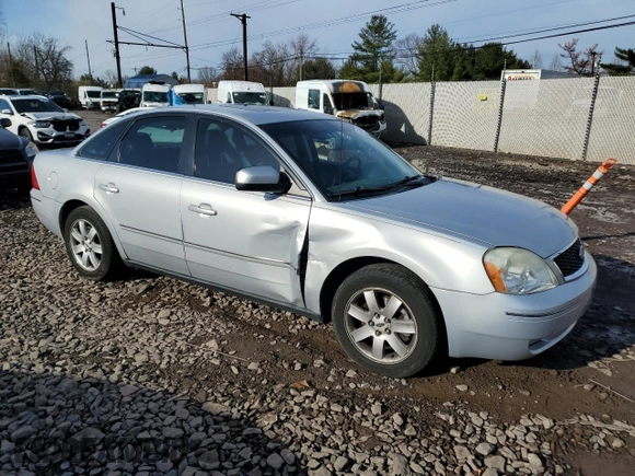 2005 Ford Five Hundred SEL with VIN 1FAFP241X5G131817, listed as a Copart auction lot 82194734 with 85,122 mi miles and Salvage Title. Bid and sale history available at carsss.com. Image 4.
