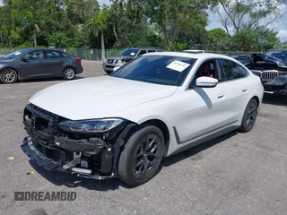 2024 BMW i4 eDrive35 z VIN WBY43AW02RFR51721, wystawiony jako IAAI lot #40336142 z przebiegiem 20 090 mil mil oraz . Historia ofert i sprzedaży dostępna na DreamBid. Obrazek 2.