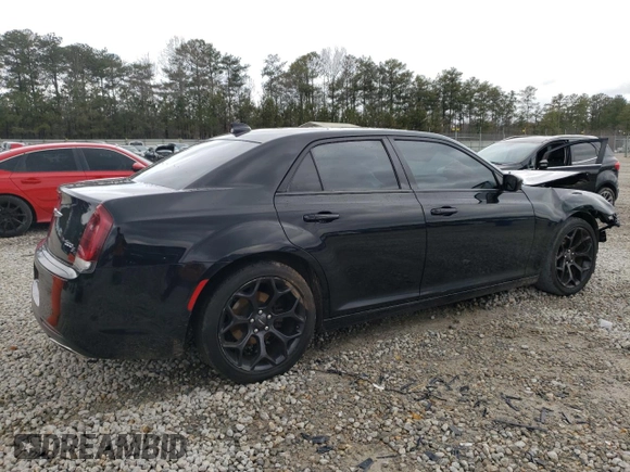2019 Chrysler 300 S z VIN 2C3CCABG1KH577854, wystawiony jako Copart lot #47321705 z przebiegiem 112 511 mil mil oraz Szkoda całkowita • Salvage title. Historia ofert i sprzedaży dostępna na DreamBid. Obrazek 3.