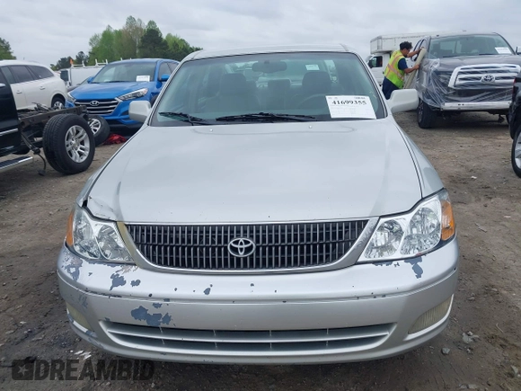 2002 Toyota Avalon XL with VIN 4T1BF28B82U240087, listed as a IAAI auction lot 41699355 with 263,253 mi miles. Bid and sale history available at carsss.com. Image 12.