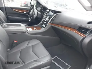 2019 Cadillac Escalade Luxury z VIN 1GYS4BKJ1KR398505, wystawiony jako IAAI lot #40662422 z przebiegiem 57 932 mil mil oraz . Historia ofert i sprzedaży dostępna na DreamBid. Obrazek 5.