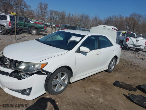 2014 Toyota Camry L with VIN 4T1BF1FK6EU334034, listed as a IAAI auction lot 41792144 with 133,940 mi miles. Bid and sale history available at carsss.com. Image 18.