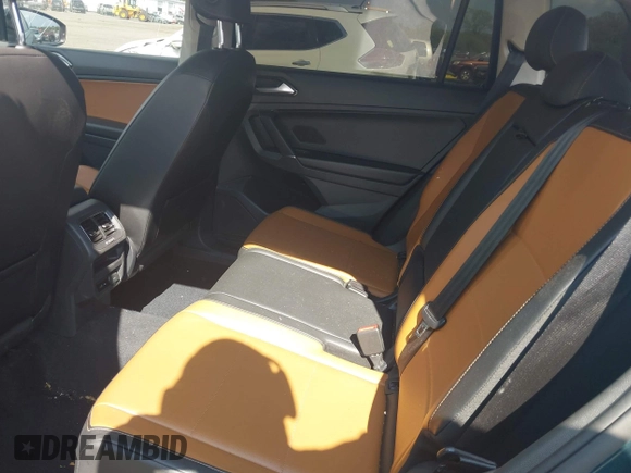 2018 Volkswagen Tiguan SEL z VIN 3VV2B7AX0JM047200, wystawiony jako IAAI lot #42221523 z przebiegiem 108 753 mil mil oraz . Historia ofert i sprzedaży dostępna na DreamBid. Obrazek 8.