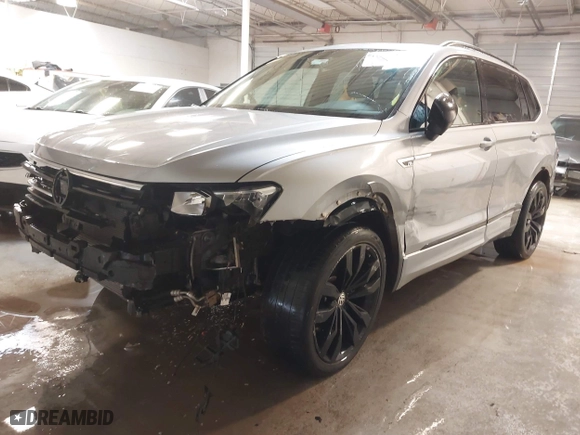 2021 Volkswagen Tiguan SE with VIN 3VV2B7AX1MM013884, listed as a IAAI auction lot 41313293 with 40,489 mi miles. Bid and sale history available at carsss.com. Image 19.