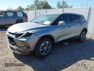 2025 Chevrolet Blazer LT с VIN 3GNKBHR41SS192166, выставлен на аукционе IAAI как лот 42720283 с пробегом 8 678 миль миль и . История ставок и продаж доступна на DreamBid. Изображение 2.