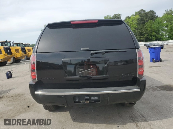 2013 GMC Yukon Denali z VIN 1GKS1EEF8DR302996, wystawiony jako Copart lot #55570135 z przebiegiem 176 368 mil mil oraz Szkoda całkowita • Salvage title. Historia ofert i sprzedaży dostępna na DreamBid. Obrazek 6.