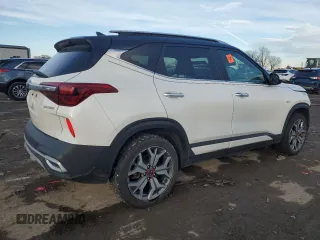 2021 Kia Seltos SX with VIN KNDETCA28M7073418, listed as a Copart auction lot 43989205 with 67,825 mi miles and Salvage Title. Bid and sale history available at carsss.com. Image 3.
