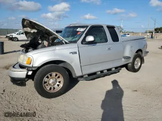 2003 Ford F-150 XL with VIN 1FTRX07283KD73550, listed as a Copart auction lot 43847105 with 0 mi miles and Salvage Title. Bid and sale history available at carsss.com. Image 1.