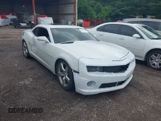2011 Chevrolet Camaro 2LT z VIN 2G1FC1ED1B9131121, wystawiony jako IAAI lot #42368517 z przebiegiem 193 842 mil mil oraz . Historia ofert i sprzedaży dostępna na DreamBid. Obrazek 1.