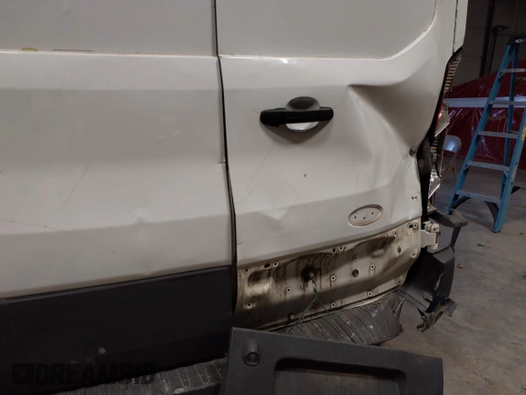 2017 Ford Transit с VIN 1FTYR1CM1HKA34512, выставлен на аукционе IAAI как лот 41621307 с пробегом 215 205 миль миль и . История ставок и продаж доступна на DreamBid. Изображение 6.