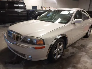 2002 Lincoln LS w/Base Pkg z VIN 1LNHM87AX2Y620293, wystawiony jako IAAI lot #41461349 z przebiegiem 129 295 mil mil oraz . Historia ofert i sprzedaży dostępna na DreamBid. Obrazek 17.