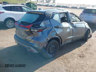 2022 Nissan Kicks S z VIN 3N1CP5BV2NL498598, wystawiony jako IAAI lot #42085165 z przebiegiem 49 872 mil mil oraz . Historia ofert i sprzedaży dostępna na DreamBid. Obrazek 4.