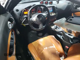 2012 Nissan 370Z z VIN JN1AZ4EH2CM564443, wystawiony jako Copart lot #45126885 z przebiegiem 71 729 mil mil oraz Szkody całkowita. Historia ofert i sprzedaży dostępna na DreamBid. Obrazek 8.