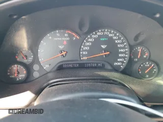 1998 Chevrolet Corvette z VIN 1G1YY22G2W5109355, wystawiony jako Copart lot #52417545 z przebiegiem 139 789 mil mil oraz Czysty tytuł • Clean title. Historia ofert i sprzedaży dostępna na DreamBid. Obrazek 9.