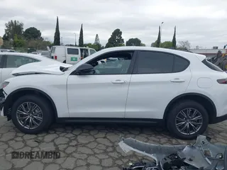 2024 Alfa Romeo Stelvio Sprint z VIN ZASPAJAN0R7D72106, wystawiony jako IAAI lot #41750908 z przebiegiem Nie podano mil oraz . Historia ofert i sprzedaży dostępna na DreamBid. Obrazek 15.
