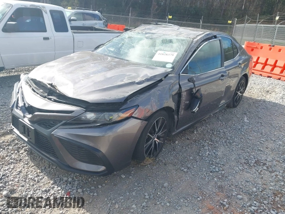 2022 Toyota Camry SE with VIN 4T1G11AK0NU634177, listed as a IAAI auction lot 41828379 with 1 mi miles. Bid and sale history available at carsss.com. Image 2.