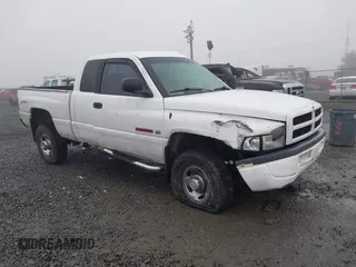 1998 Dodge 2500 z VIN 1B7KF23Z1WJ190150, wystawiony jako IAAI lot #41347879 z przebiegiem 247 836 mil mil oraz . Historia ofert i sprzedaży dostępna na DreamBid. Obrazek 1.