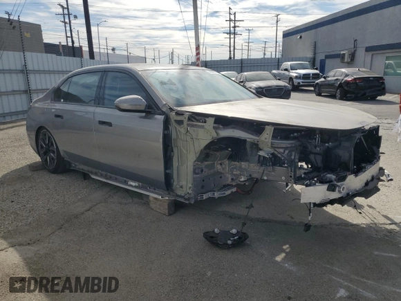 2024 BMW i7 eDrive50 z VIN WBY43EJ06RCP00894, wystawiony jako Copart lot #78689954 z przebiegiem Nie podano mil oraz Szkoda całkowita • Salvage title. Historia ofert i sprzedaży dostępna na DreamBid. Obrazek 4.