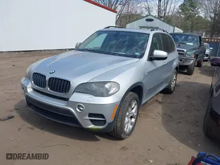 2011 BMW X5 35i with VIN 5UXZV4C53BL403476, listed as a IAAI auction lot 41820844 with 104,472 mi miles. Bid and sale history available at carsss.com. Image 2.