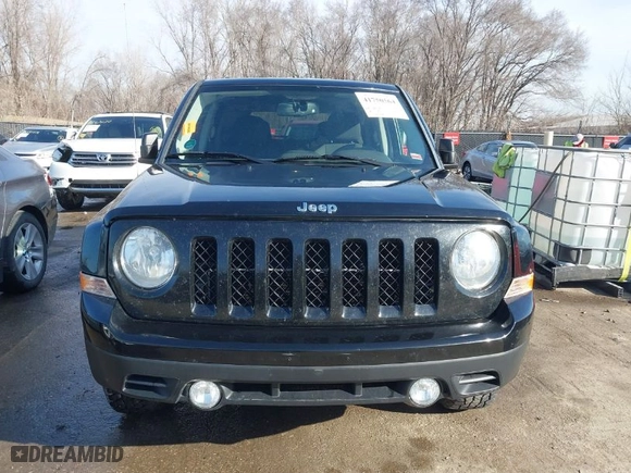 2012 Jeep Patriot Sport with VIN 1C4NJRBB2CD562890, listed as a IAAI auction lot 41750564 with 109,939 mi miles. Bid and sale history available at carsss.com. Image 12.