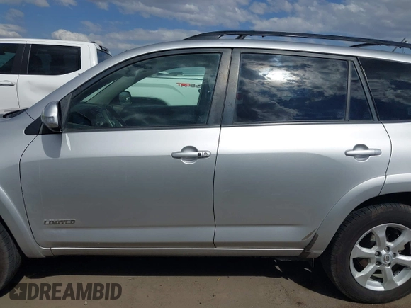 2011 Toyota RAV4 Ltd with VIN JTMDK4DV5B5101596, listed as a IAAI auction lot 41992965 with 194,302 mi miles. Bid and sale history available at carsss.com. Image 14.