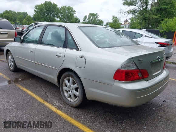 2003 Toyota Avalon XL z VIN 4T1BF28B13U293991, wystawiony jako IAAI lot #42358965 z przebiegiem 142 424 mil mil oraz . Historia ofert i sprzedaży dostępna na DreamBid. Obrazek 3.