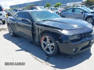 2013 Chevrolet Camaro LT z VIN 2G1FB1E32D9182026, wystawiony jako IAAI lot #42228559 z przebiegiem 210 159 mil mil oraz . Historia ofert i sprzedaży dostępna na DreamBid. Obrazek 1.