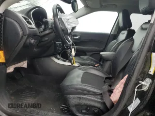 2018 Jeep Compass Latitude z VIN 3C4NJDBB5JT100723, wystawiony jako Copart lot #56203895 z przebiegiem Nie podano mil oraz Szkoda całkowita • Salvage title. Historia ofert i sprzedaży dostępna na DreamBid. Obrazek 7.