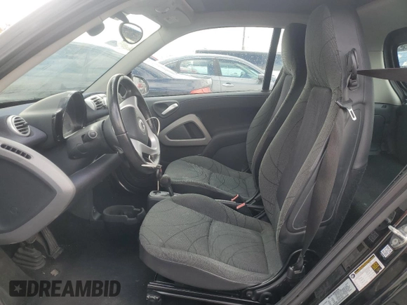 2015 Smart fortwo Passion z VIN WMEEJ3BA5FK812094, wystawiony jako Copart lot #48247405 z przebiegiem 79 913 mil mil oraz Szkody całkowita. Historia ofert i sprzedaży dostępna na DreamBid. Obrazek 7.