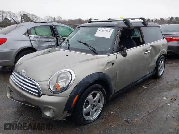 2011 MINI Clubman z VIN WMWZF3C55BT188172, wystawiony jako IAAI lot #41387090 z przebiegiem 176 300 mil mil oraz . Historia ofert i sprzedaży dostępna na DreamBid. Obrazek 2.