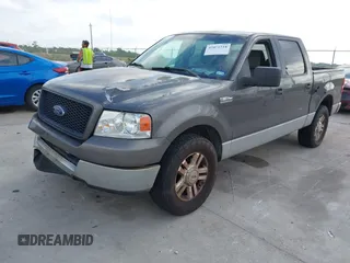 2005 Ford F-150 XLT z VIN 1FTRW12W55KF12801, wystawiony jako IAAI lot #42071518 z przebiegiem 462 561 mil mil oraz . Historia ofert i sprzedaży dostępna na DreamBid. Obrazek 2.