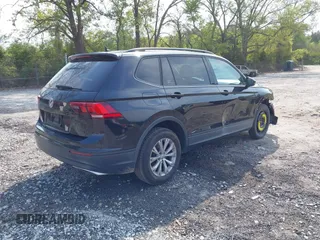 2020 Volkswagen Tiguan S z VIN 3VV1B7AX7LM058984, wystawiony jako IAAI lot #42045211 z przebiegiem 77 293 mil mil oraz . Historia ofert i sprzedaży dostępna na DreamBid. Obrazek 4.
