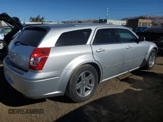 2005 Dodge Magnum RT z VIN 2D8GV582X5H549468, wystawiony jako Copart lot #77535504 z przebiegiem 200 963 mil mil oraz Szkoda całkowita • Salvage title. Historia ofert i sprzedaży dostępna na DreamBid. Obrazek 3.