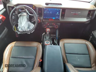2022 Ford Bronco с VIN 1FMEE5DP9NLB49973, выставлен на аукционе Copart как лот 56214605 с пробегом 23 697 миль миль и Списание • Salvage title. История ставок и продаж доступна на DreamBid. Изображение 8.