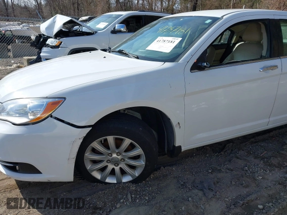 2014 Chrysler 200 Limited with VIN 1C3CCBCG2EN135312, listed as a IAAI auction lot 41787181 with 129,688 mi miles. Bid and sale history available at carsss.com. Image 6.