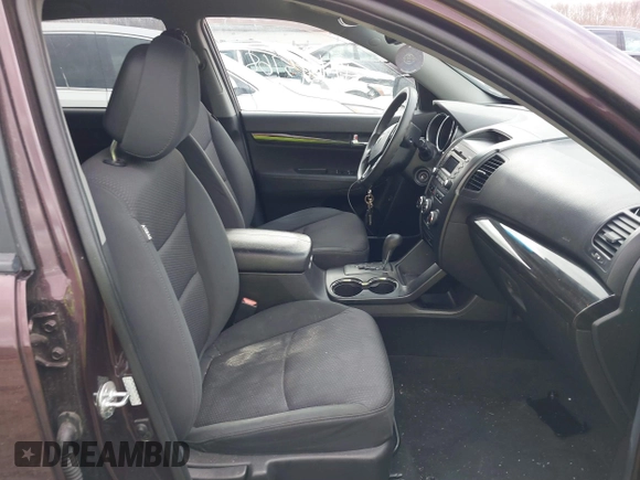 2011 Kia Sorento LX with VIN 5XYKTDA11BG085202, listed as a IAAI auction lot 41726128 with 181,210 mi miles. Bid and sale history available at carsss.com. Image 5.