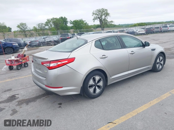 2013 Kia Optima EX z VIN KNAGM4AD1D5058829, wystawiony jako IAAI lot #42301045 z przebiegiem 90 175 mil mil oraz . Historia ofert i sprzedaży dostępna na DreamBid. Obrazek 4.