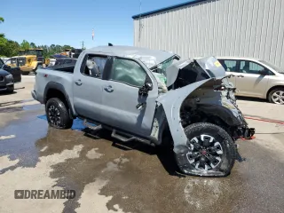 2022 Nissan Frontier SV z VIN 1N6ED1EJ5NN606807, wystawiony jako Copart lot #53356235 z przebiegiem Nie podano mil oraz Nie do naprawy • Non repairable. Historia ofert i sprzedaży dostępna na DreamBid. Obrazek 4.