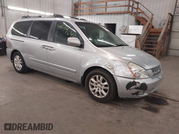 2008 Kia Sedona LX with VIN KNDMB233186199386, listed as a IAAI auction lot 42034648 with 216,874 mi miles and . Bid and sale history available at carsss.com. Image 1.