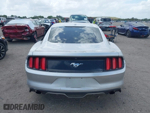 2016 Ford Mustang EcoBoost z VIN 1FA6P8TH5G5305096, wystawiony jako IAAI lot #41908211 z przebiegiem 106 585 mil mil oraz . Historia ofert i sprzedaży dostępna na DreamBid. Obrazek 16.