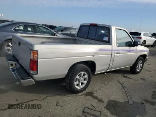 1996 Nissan Frontier XE z VIN 1N6SD11S1TC389671, wystawiony jako Copart lot #44762335 z przebiegiem 207 938 mil mil oraz Szkoda całkowita • Salvage title. Historia ofert i sprzedaży dostępna na DreamBid. Obrazek 3.